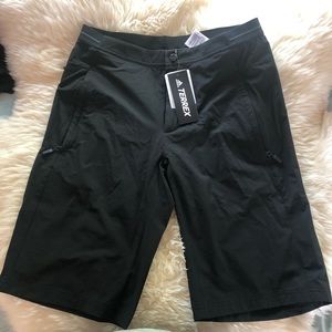 NWT Adidas Mens lightweight outdoor shorts AZ2150 pm
